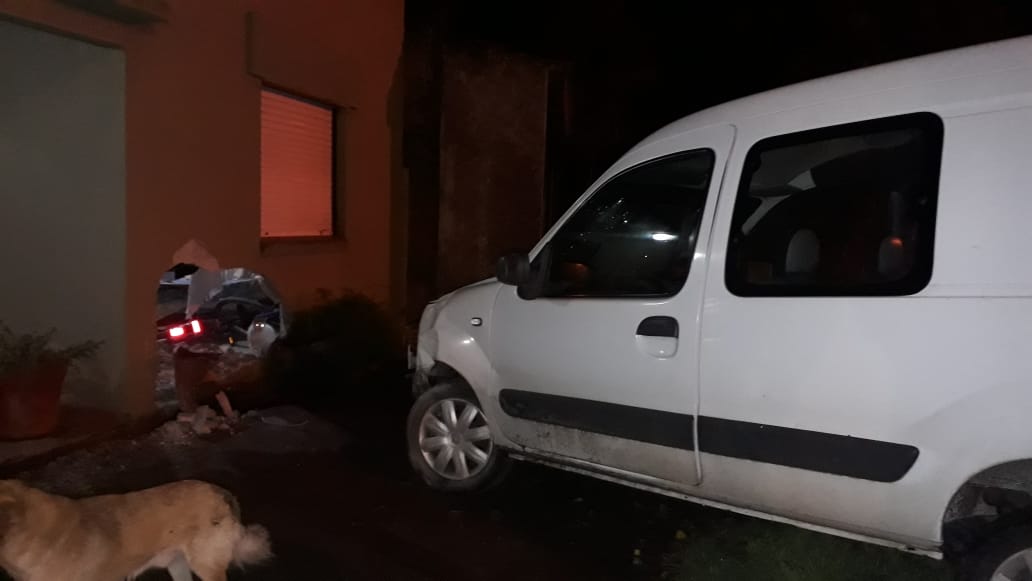 Perdi el control de su camioneta y se incrust contra una casa