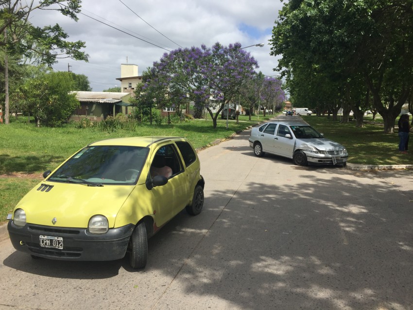 Choque provoca el traslado de una conductora al Hospital Municipal