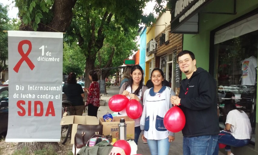 Con entrega de folletos y cintas se realiz la campaa de concientizac