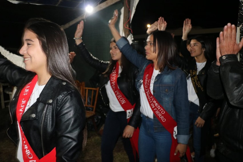 La noche de fogones convoc a multitudes en distintos puntos de la ciu