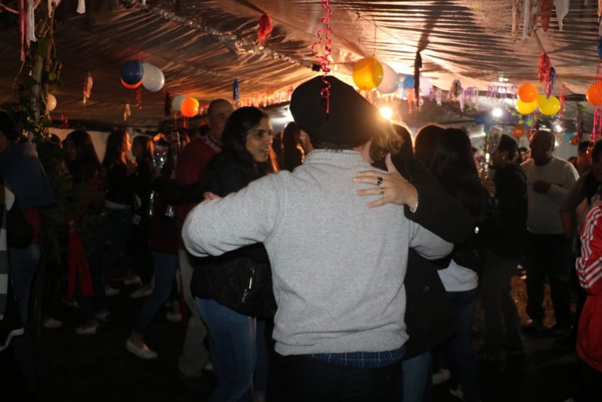 La noche de fogones convoc a multitudes en distintos puntos de la ciu