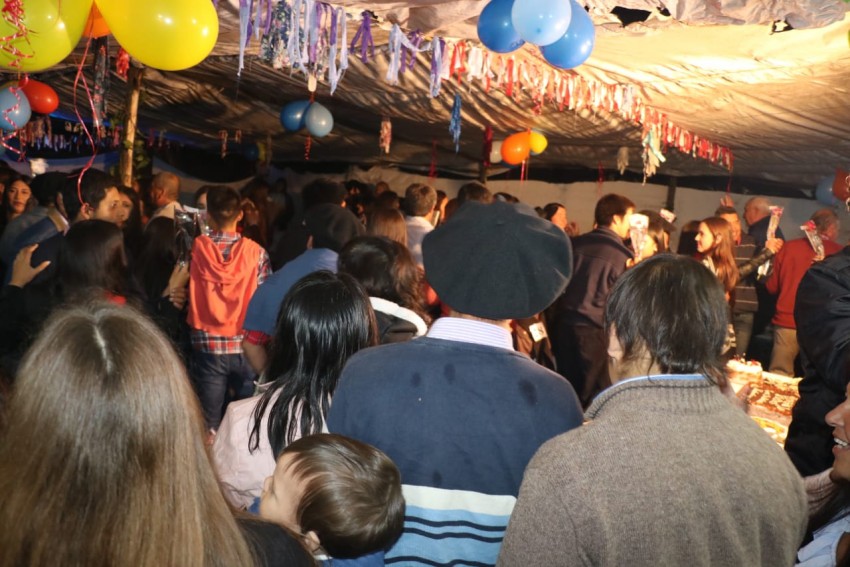 La noche de fogones convoc a multitudes en distintos puntos de la ciu