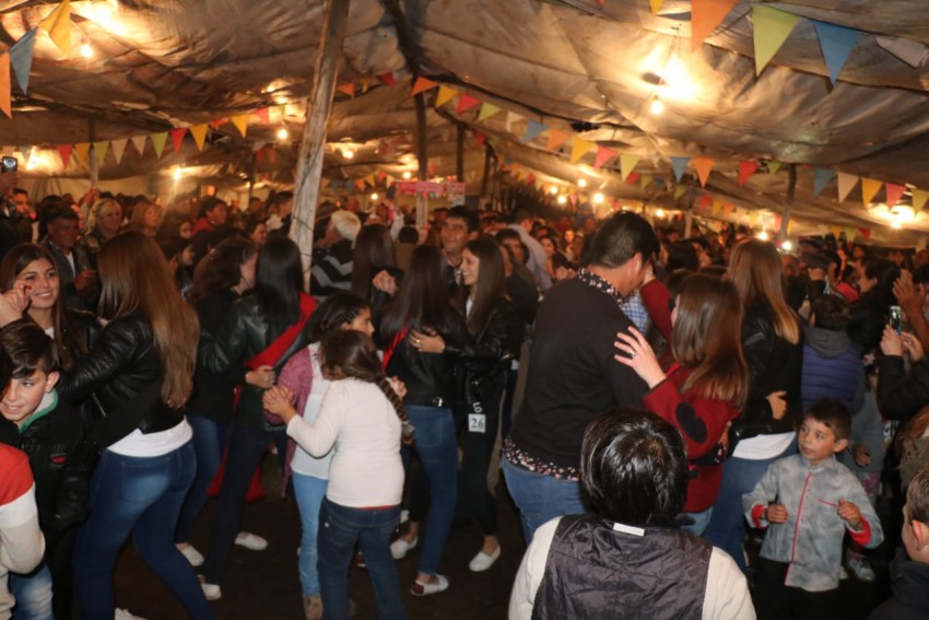 La noche de fogones convoc a multitudes en distintos puntos de la ciu