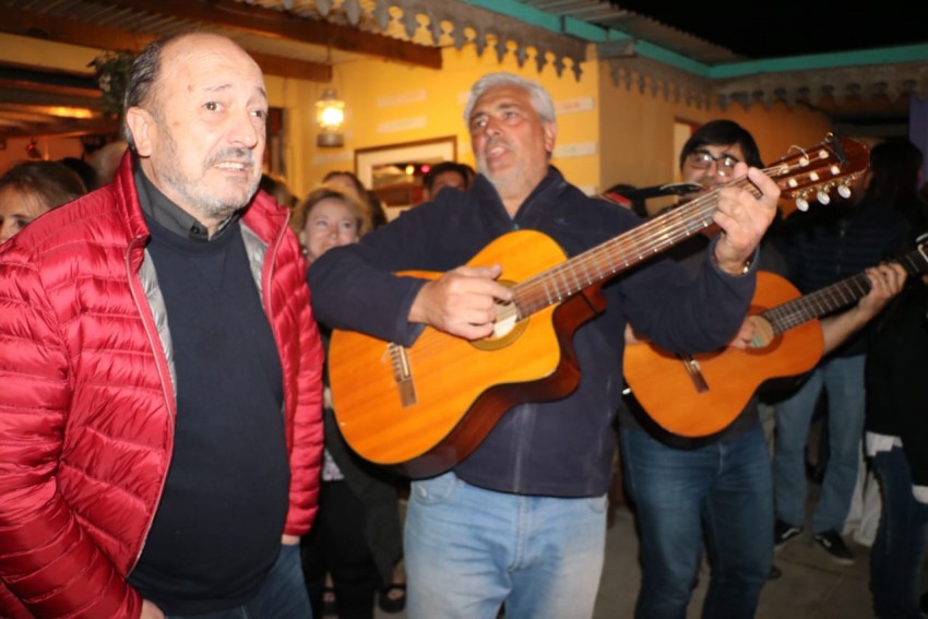 La noche de fogones convoc a multitudes en distintos puntos de la ciu