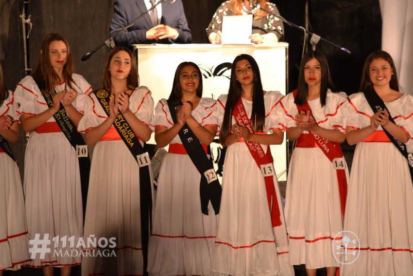 Las postulantes se lucieron con los vestidos de Buenas Mozas