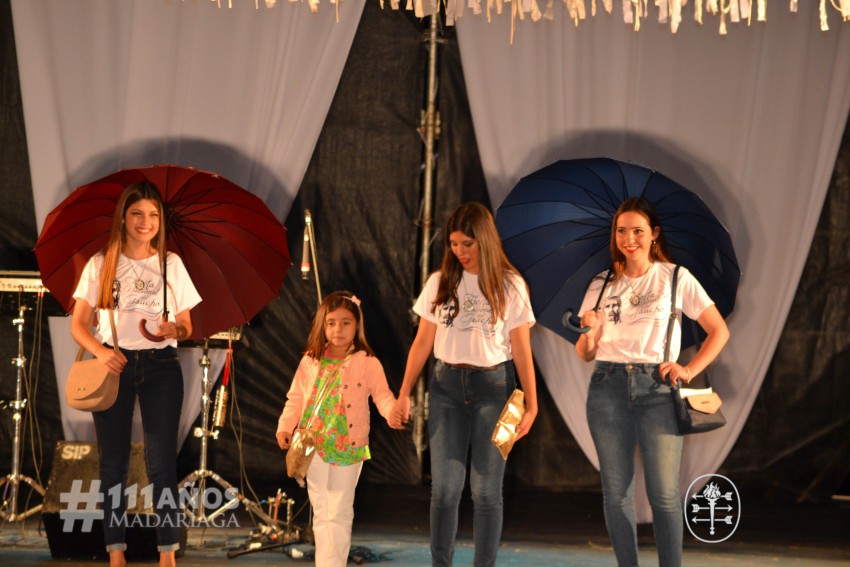 Las postulantes se lucieron con los vestidos de Buenas Mozas