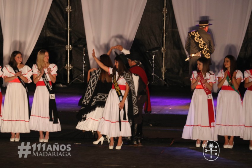 Las postulantes se lucieron con los vestidos de Buenas Mozas
