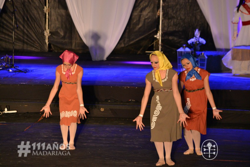 Las postulantes se lucieron con los vestidos de Buenas Mozas