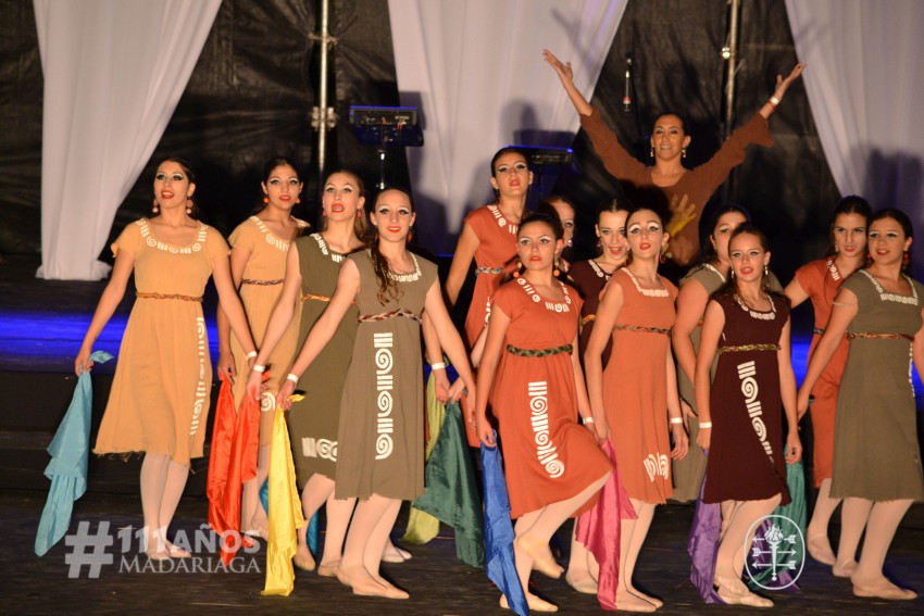 Las postulantes se lucieron con los vestidos de Buenas Mozas