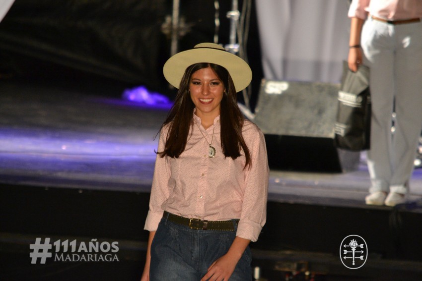 Las postulantes se lucieron con los vestidos de Buenas Mozas