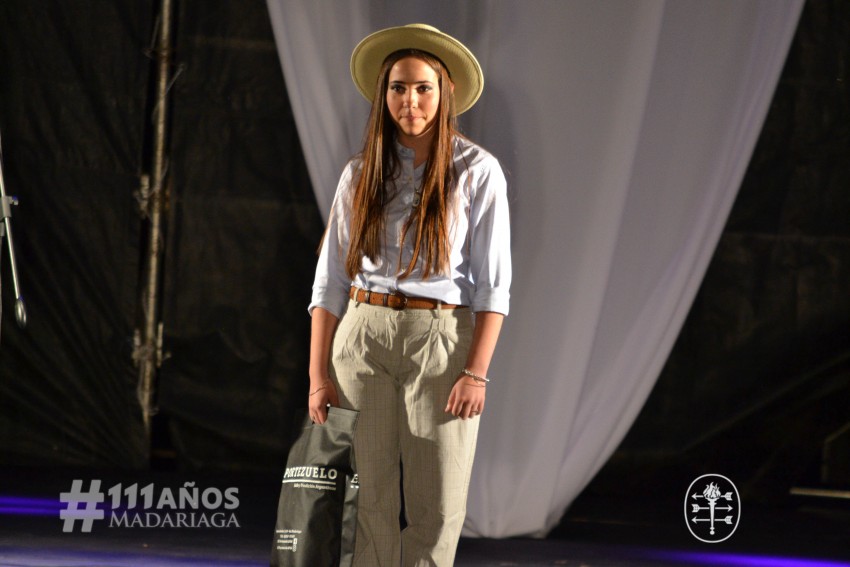 Las postulantes se lucieron con los vestidos de Buenas Mozas