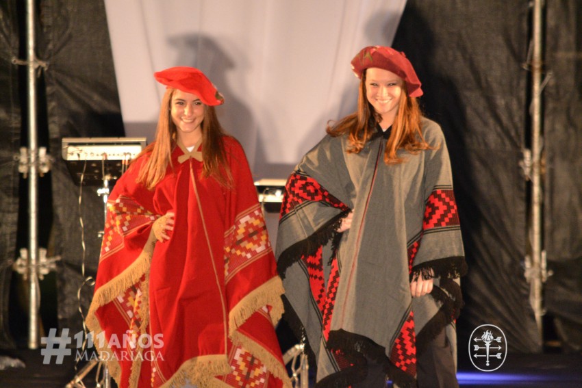 Las postulantes se lucieron con los vestidos de Buenas Mozas