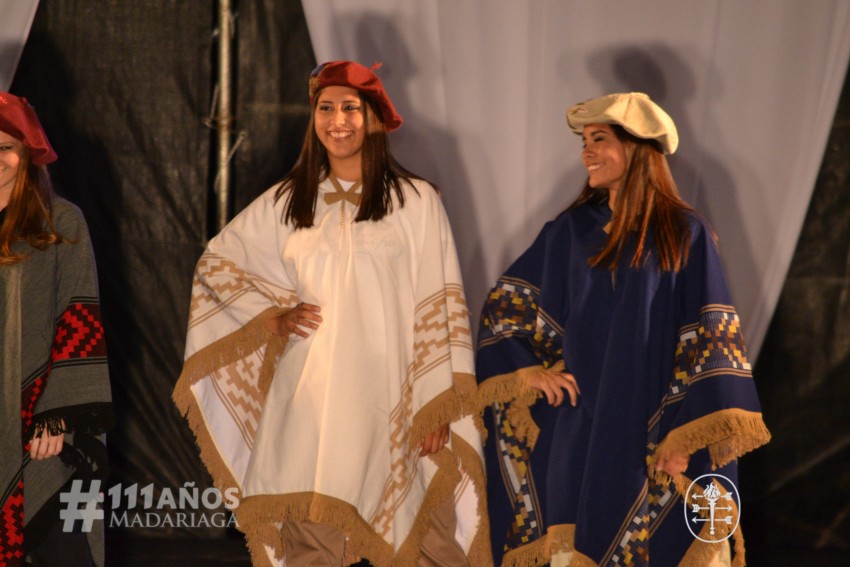 Las postulantes se lucieron con los vestidos de Buenas Mozas