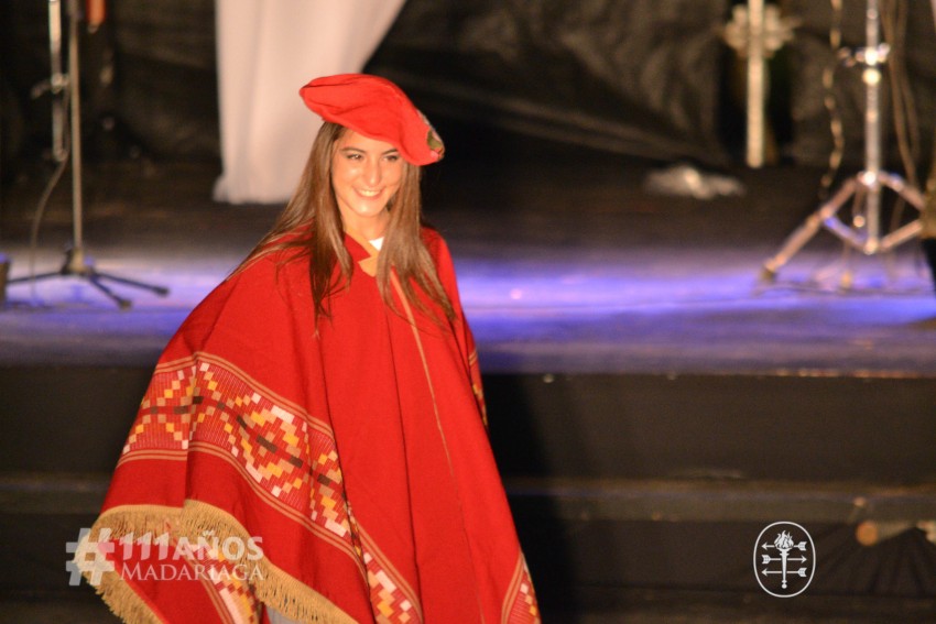 Las postulantes se lucieron con los vestidos de Buenas Mozas