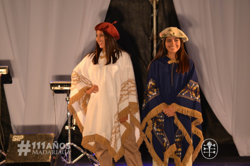 Las postulantes se lucieron con los vestidos de Buenas Mozas