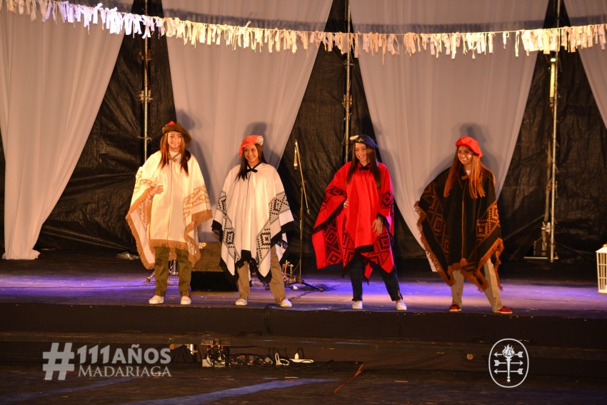 Las postulantes se lucieron con los vestidos de Buenas Mozas