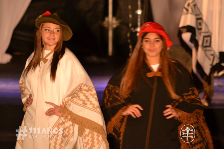 Las postulantes se lucieron con los vestidos de Buenas Mozas