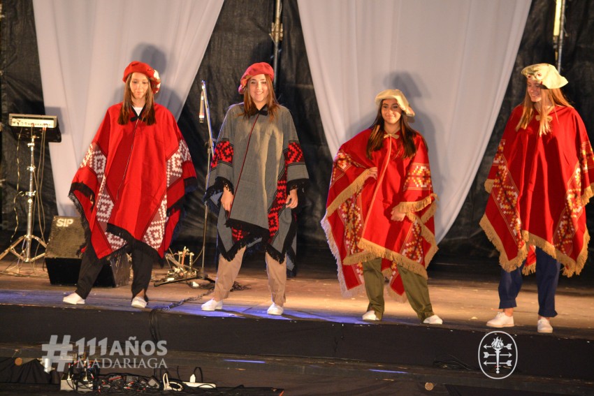 Las postulantes se lucieron con los vestidos de Buenas Mozas