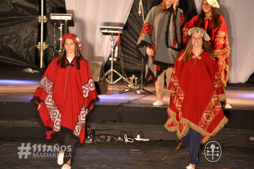 Las postulantes se lucieron con los vestidos de Buenas Mozas