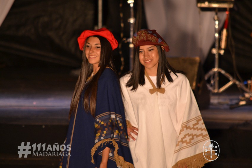 Las postulantes se lucieron con los vestidos de Buenas Mozas