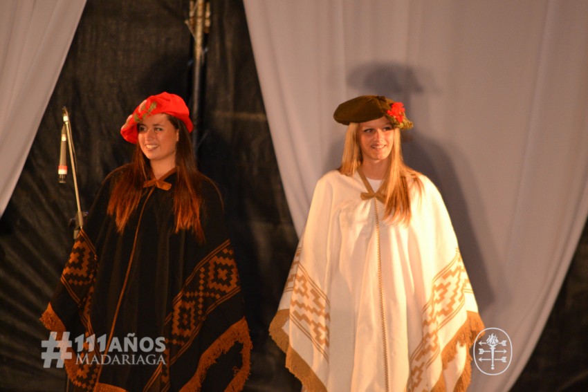 Las postulantes se lucieron con los vestidos de Buenas Mozas