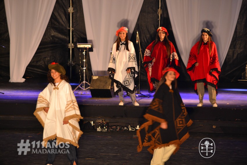 Las postulantes se lucieron con los vestidos de Buenas Mozas