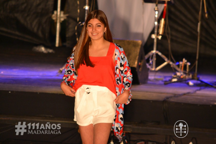 Las postulantes se lucieron con los vestidos de Buenas Mozas