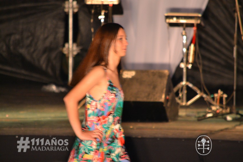 Las postulantes se lucieron con los vestidos de Buenas Mozas