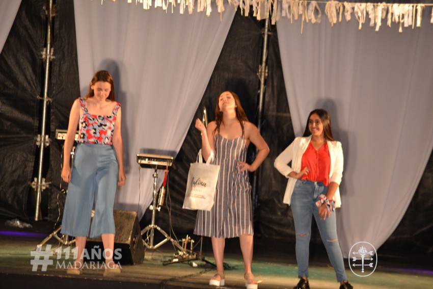 Las postulantes se lucieron con los vestidos de Buenas Mozas