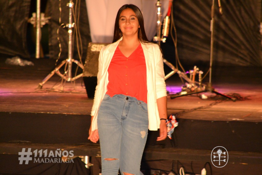 Las postulantes se lucieron con los vestidos de Buenas Mozas