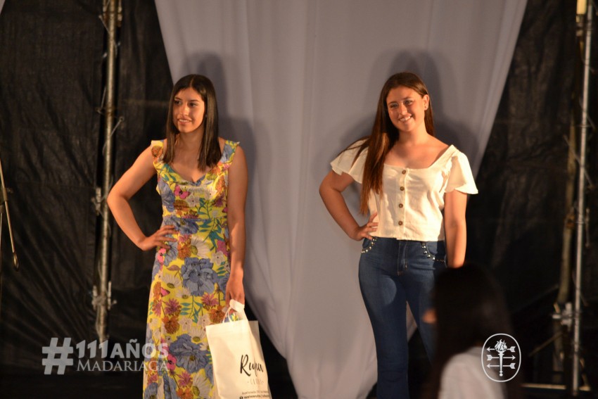 Las postulantes se lucieron con los vestidos de Buenas Mozas