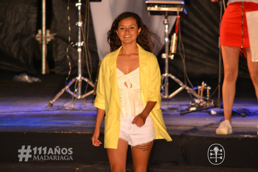 Las postulantes se lucieron con los vestidos de Buenas Mozas