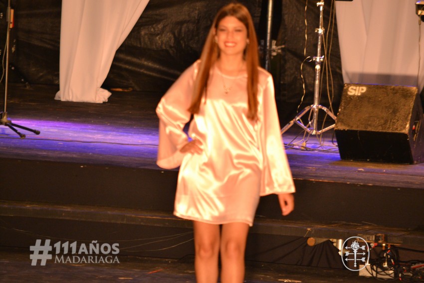 Las postulantes se lucieron con los vestidos de Buenas Mozas