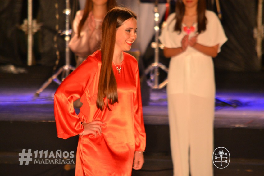 Las postulantes se lucieron con los vestidos de Buenas Mozas