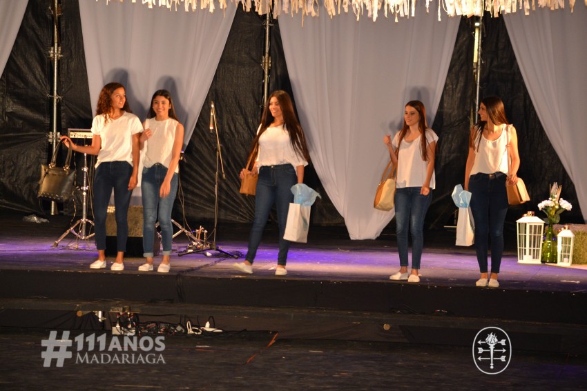 Las postulantes se lucieron con los vestidos de Buenas Mozas