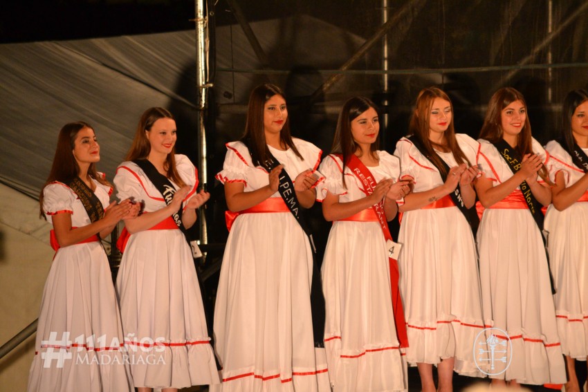 Las postulantes se lucieron con los vestidos de Buenas Mozas