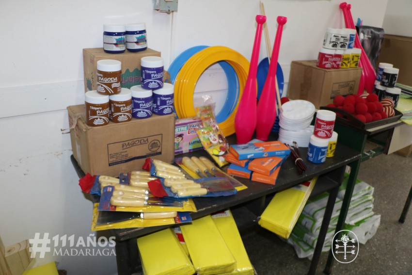 Lleg importante cantidad de material para las Escuelas abiertas de ve