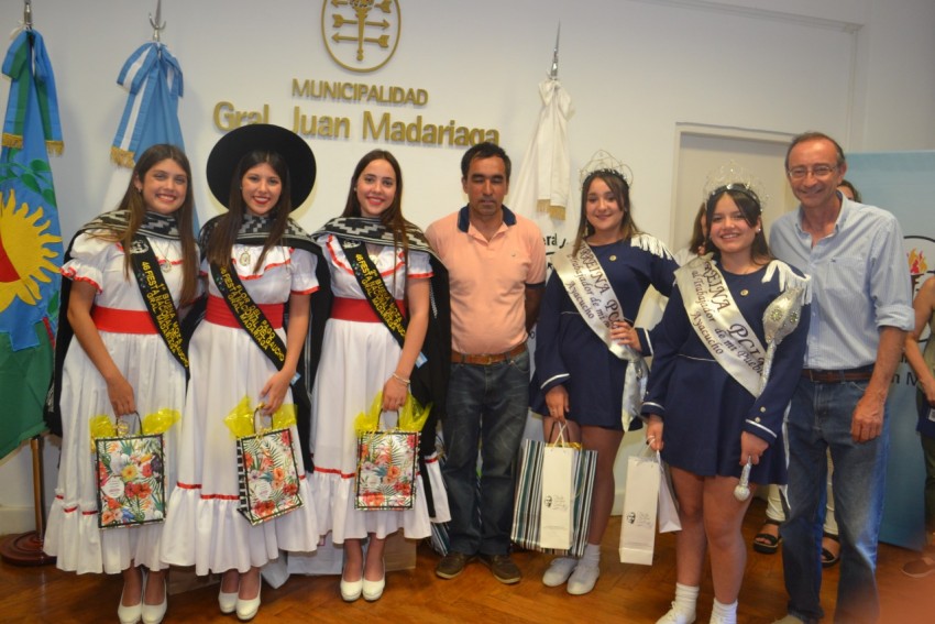 Las reinas invitadas visitaron el Palacio Municipal