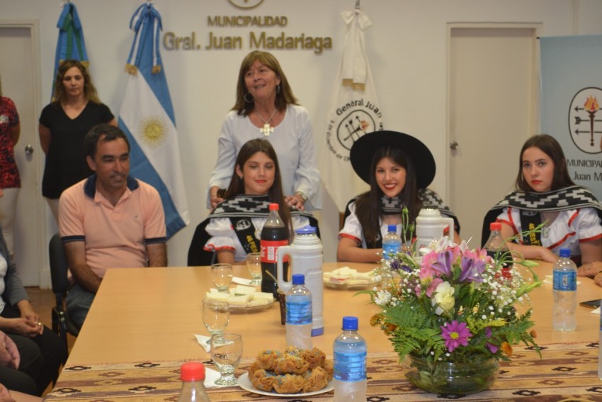 Las reinas invitadas visitaron el Palacio Municipal