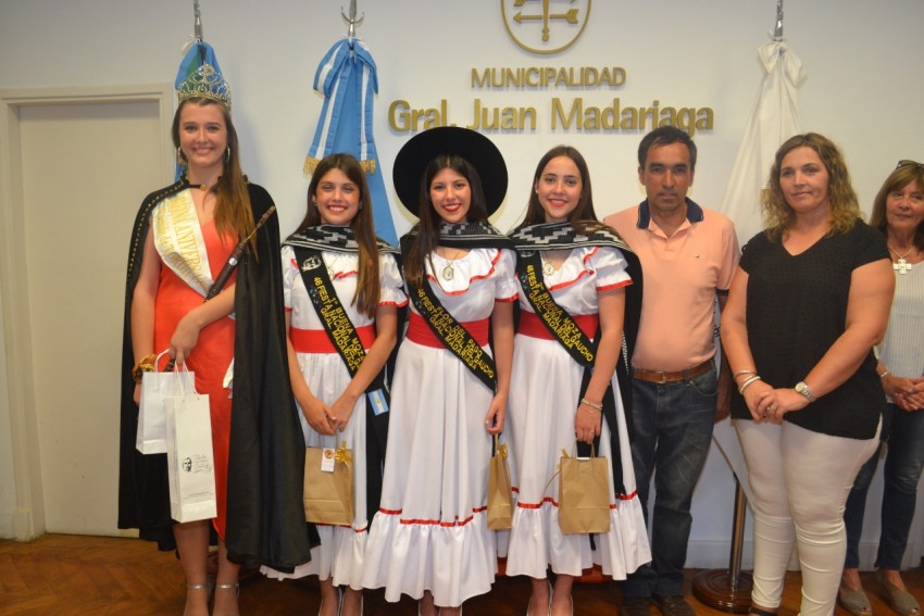 Las reinas invitadas visitaron el Palacio Municipal