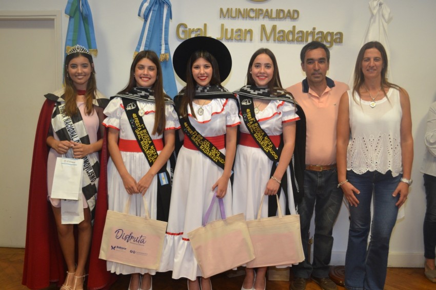 Las reinas invitadas visitaron el Palacio Municipal