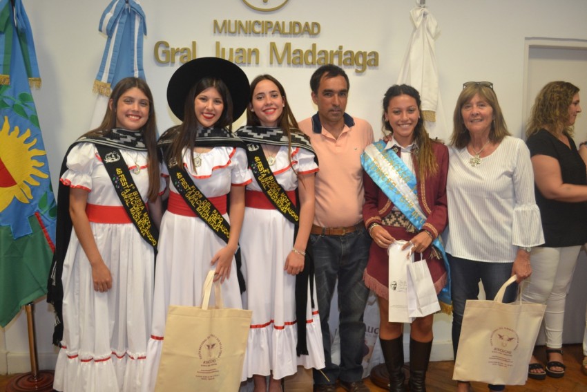 Las reinas invitadas visitaron el Palacio Municipal