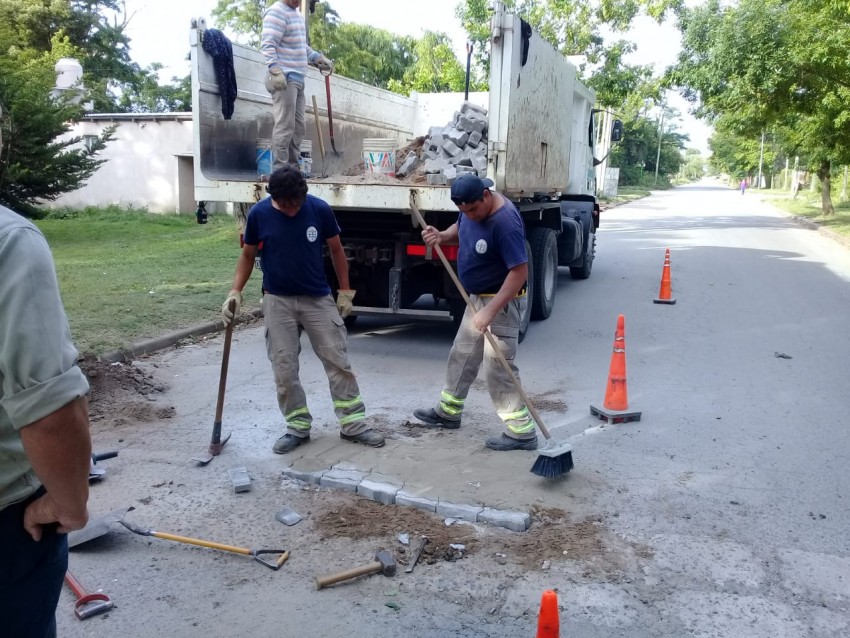 Nuevos trabajos de bacheo con adoquines