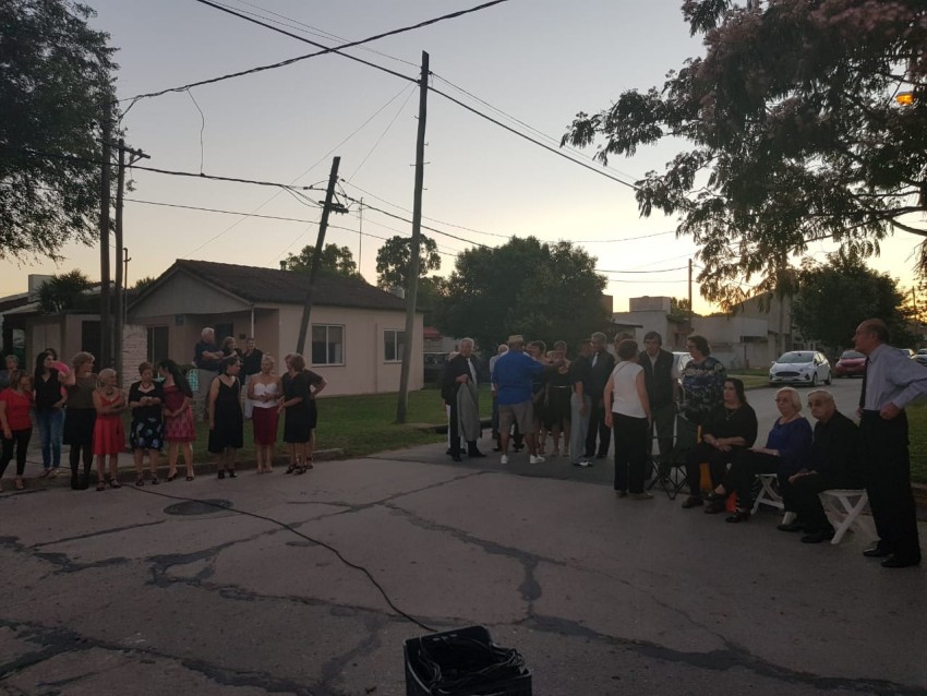 Decenas de parejas disfrutaron de la Milonga Callejera por el da inte