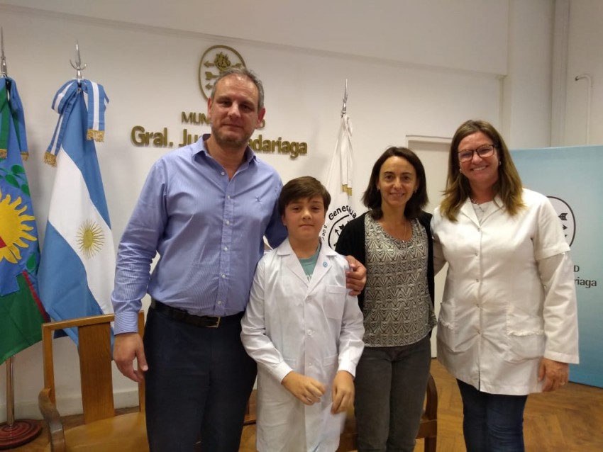 Reconocieron con becas a los alumnos con mejores promedios de las Escu