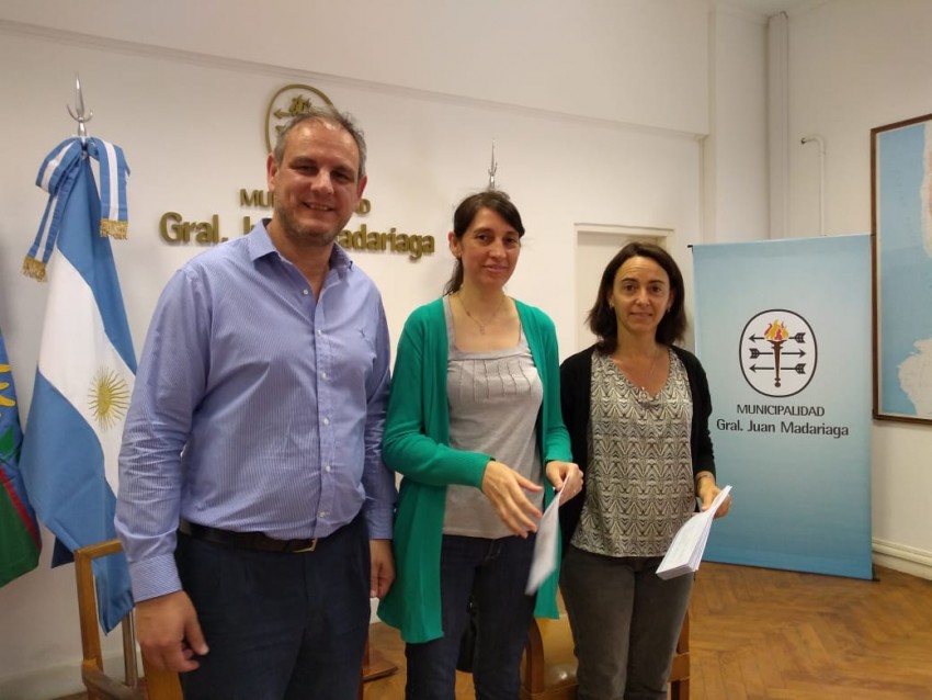 Reconocieron con becas a los alumnos con mejores promedios de las Escu