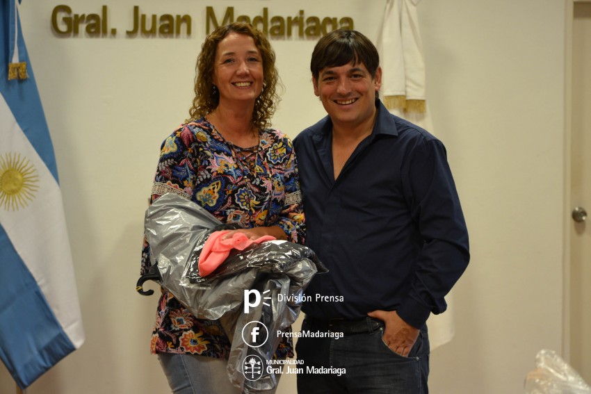 Entregaron uniformes a todos los empleados administrativos del municip