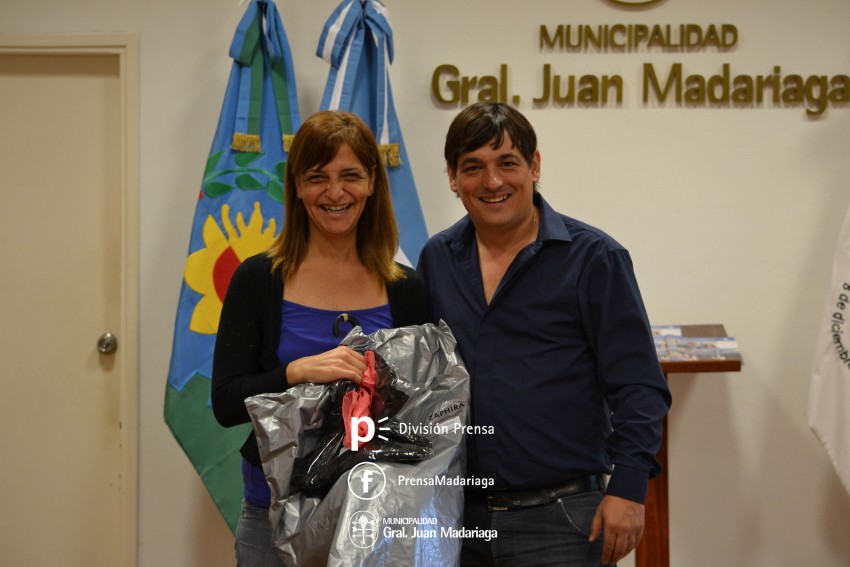 Entregaron uniformes a todos los empleados administrativos del municip