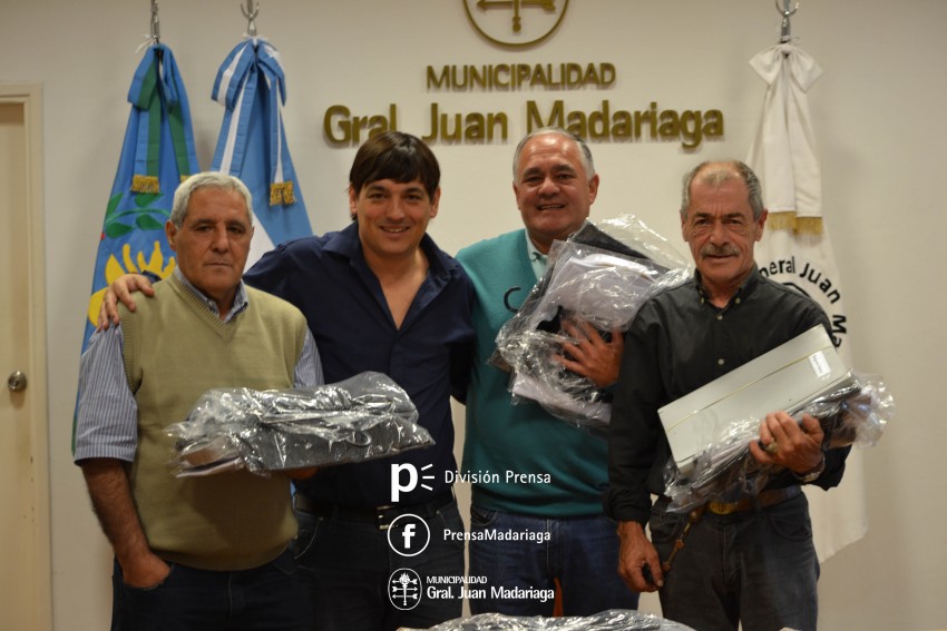 Entregaron uniformes a todos los empleados administrativos del municip