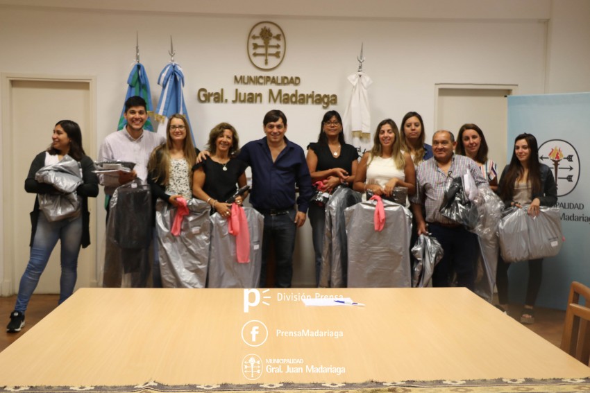 Entregaron uniformes a todos los empleados administrativos del municip